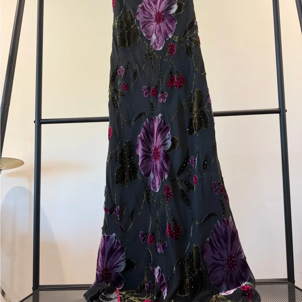 Cache Long Black Floral Beaded Dress in size 6 (good for 5’2”-5’4”) - Picture 5 of 5